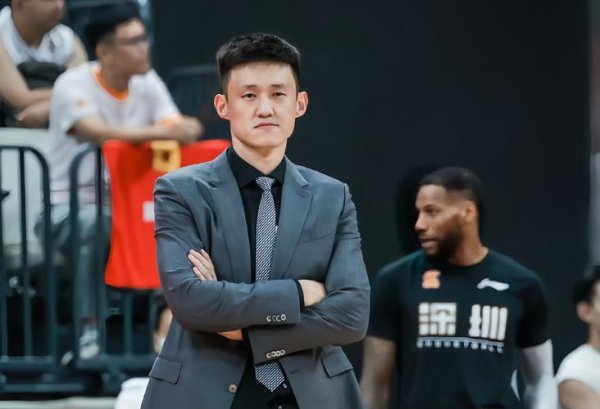 娱乐APP 新星主帅！周鹏担任深圳男篮主教练兼球员